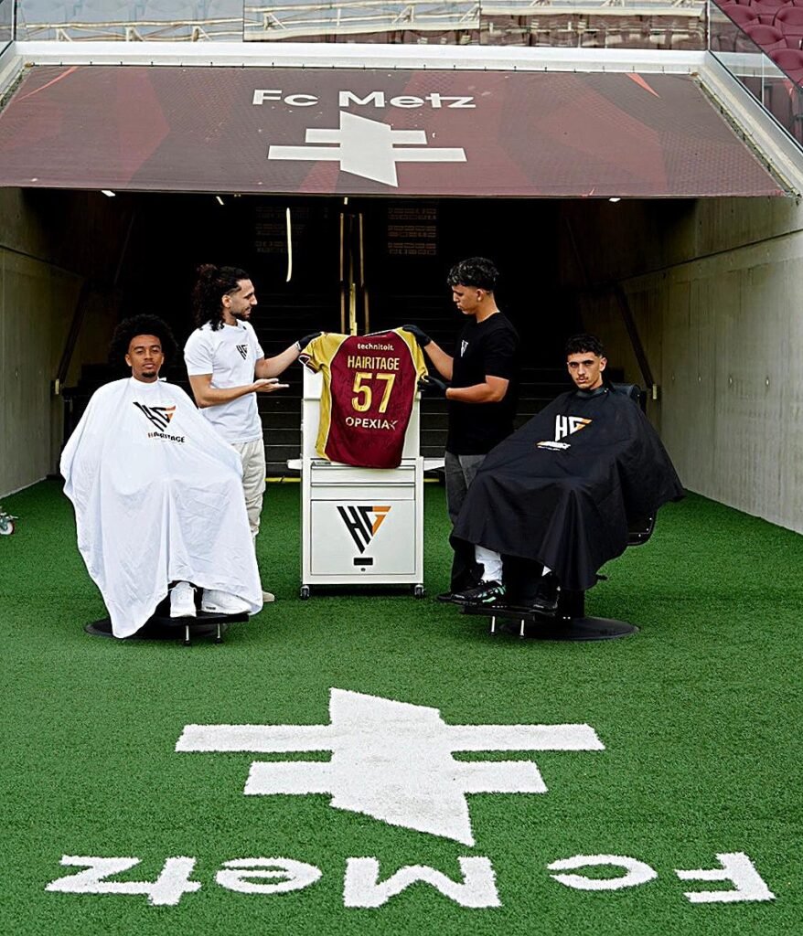 Équipe Hairitage dans le tunnel du FC Metz avec le maillot Hairitage 57